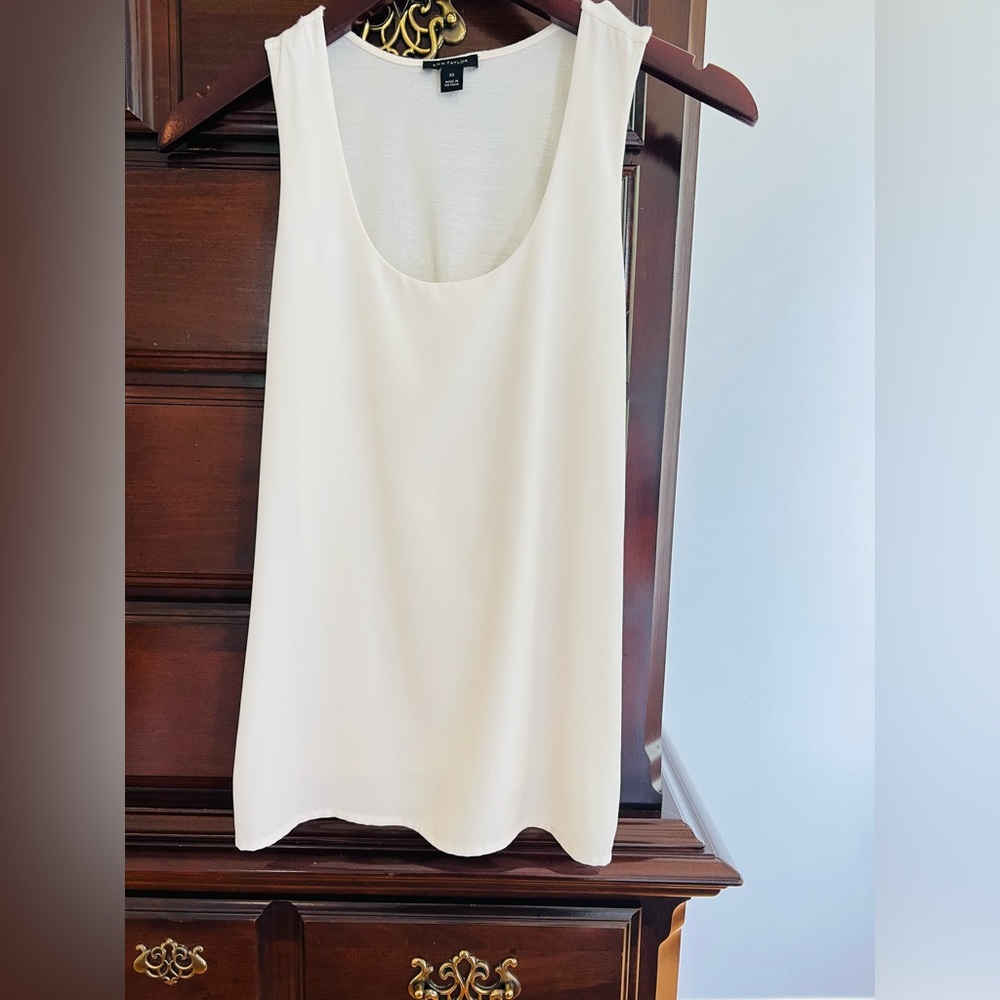 Ann Taylor ivory tank/shell